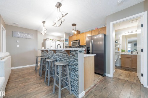 139 1180 Hyndman Road Nw, Edmonton, AB - Indoor Photo Showing Kitchen