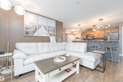 139 1180 Hyndman Road Nw, Edmonton, AB - Indoor Photo Showing Living Room