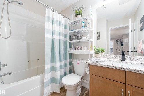 139 1180 Hyndman Road Nw, Edmonton, AB - Indoor Photo Showing Bathroom