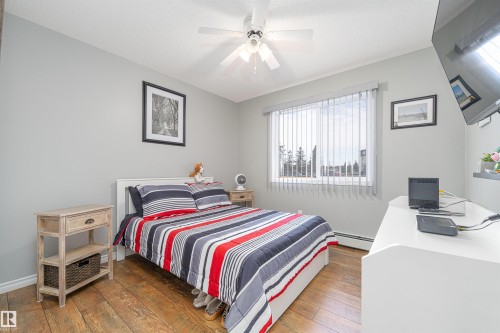 139 1180 Hyndman Road Nw, Edmonton, AB - Indoor Photo Showing Bedroom