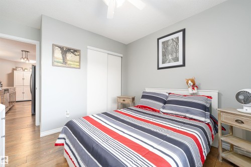 139 1180 Hyndman Road Nw, Edmonton, AB - Indoor Photo Showing Bedroom