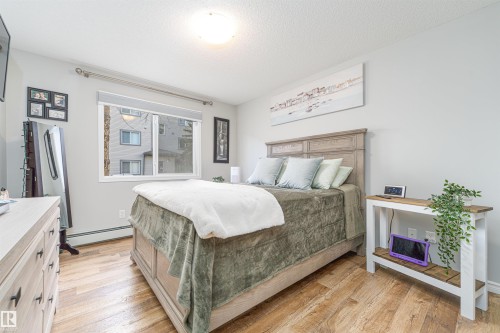 139 1180 Hyndman Road Nw, Edmonton, AB - Indoor Photo Showing Bedroom