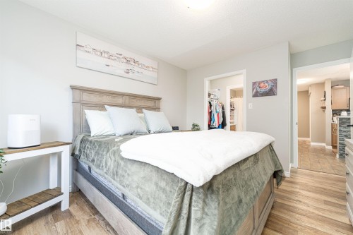 139 1180 Hyndman Road Nw, Edmonton, AB - Indoor Photo Showing Bedroom