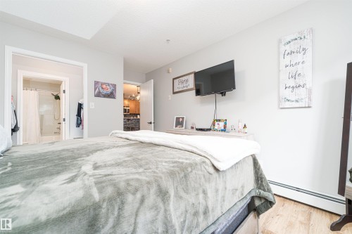 139 1180 Hyndman Road Nw, Edmonton, AB - Indoor Photo Showing Bedroom