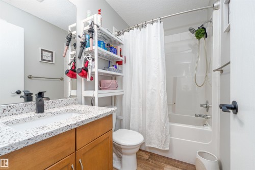 139 1180 Hyndman Road Nw, Edmonton, AB - Indoor Photo Showing Bathroom