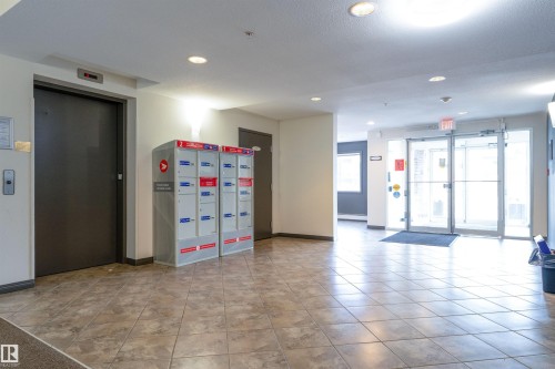 139 1180 Hyndman Road Nw, Edmonton, AB - Indoor