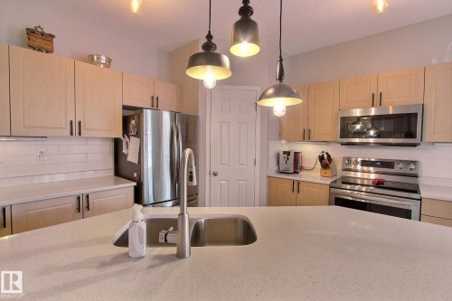 26 4821 Terwillegar Common, Edmonton, AB - Indoor Photo Showing Kitchen