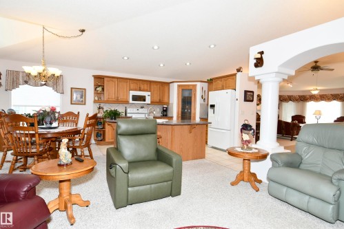 5 102 Bridgeport Crossing, Leduc, AB - Indoor Photo Showing Living Room