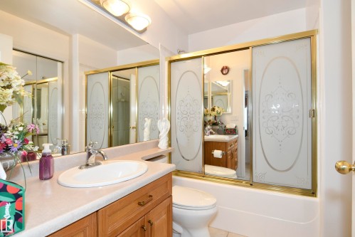 5 102 Bridgeport Crossing, Leduc, AB - Indoor Photo Showing Bathroom