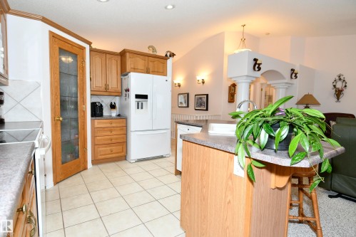 5 102 Bridgeport Crossing, Leduc, AB - Indoor Photo Showing Kitchen