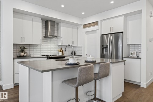 1096 Secord Promenade, Edmonton, AB - Indoor Photo Showing Kitchen With Stainless Steel Kitchen With Upgraded Kitchen