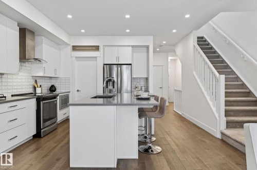 1096 Secord Promenade, Edmonton, AB - Indoor Photo Showing Kitchen With Stainless Steel Kitchen With Upgraded Kitchen