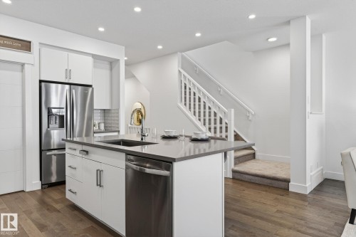 1096 Secord Promenade, Edmonton, AB - Indoor Photo Showing Kitchen With Stainless Steel Kitchen With Upgraded Kitchen