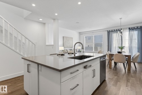 1096 Secord Promenade, Edmonton, AB - Indoor Photo Showing Kitchen With Upgraded Kitchen