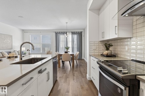 1096 Secord Promenade, Edmonton, AB - Indoor Photo Showing Kitchen With Upgraded Kitchen
