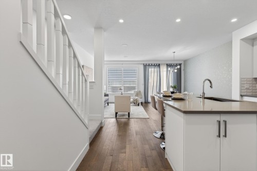 1096 Secord Promenade, Edmonton, AB - Indoor Photo Showing Kitchen With Upgraded Kitchen