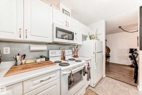 17116 108 Street, Edmonton, AB - Indoor Photo Showing Kitchen