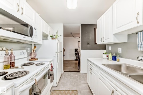 17116 108 Street, Edmonton, AB - Indoor Photo Showing Kitchen