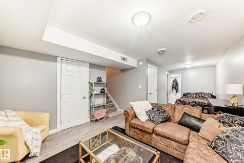 17116 108 Street, Edmonton, AB - Indoor Photo Showing Living Room