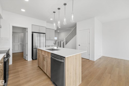 6292 180 Avenue Nw, Edmonton, AB - Indoor Photo Showing Kitchen With Double Sink With Upgraded Kitchen