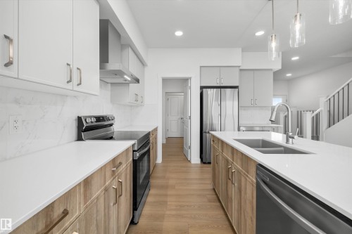 6292 180 Avenue Nw, Edmonton, AB - Indoor Photo Showing Kitchen With Double Sink With Upgraded Kitchen