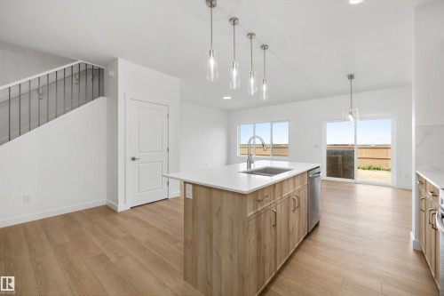 6292 180 Avenue Nw, Edmonton, AB - Indoor Photo Showing Kitchen