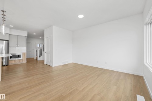 6292 180 Avenue Nw, Edmonton, AB - Indoor