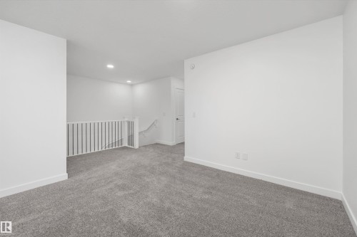 6292 180 Avenue Nw, Edmonton, AB - Indoor Photo Showing Other Room