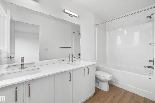 6292 180 Avenue Nw, Edmonton, AB - Indoor Photo Showing Bathroom