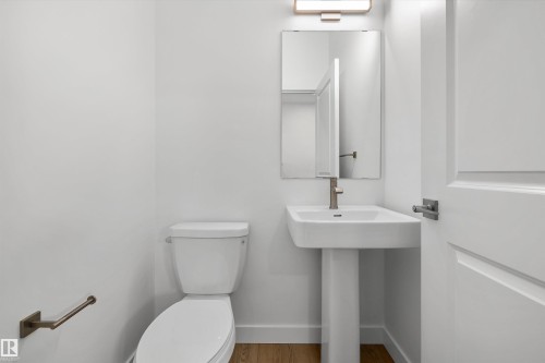 6292 180 Avenue Nw, Edmonton, AB - Indoor Photo Showing Bathroom