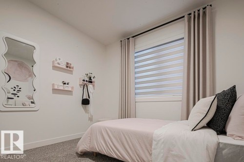 930 18 Avenue, Edmonton, AB - Indoor Photo Showing Bedroom