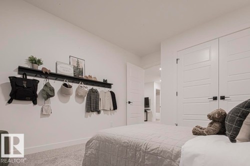 930 18 Avenue, Edmonton, AB - Indoor Photo Showing Bedroom