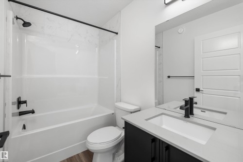 4039 207 Street, Edmonton, AB - Indoor Photo Showing Bathroom