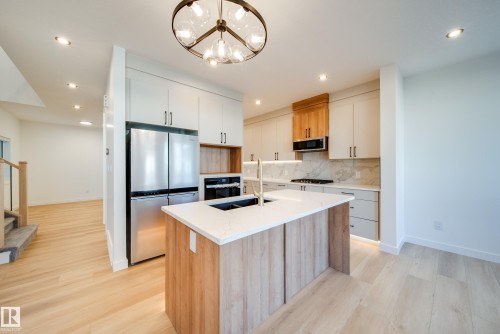 18 Blackbird Bend, Fort Saskatchewan, AB - Indoor Photo Showing Kitchen With Double Sink