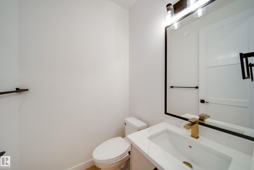 18 Blackbird Bend, Fort Saskatchewan, AB - Indoor Photo Showing Bathroom