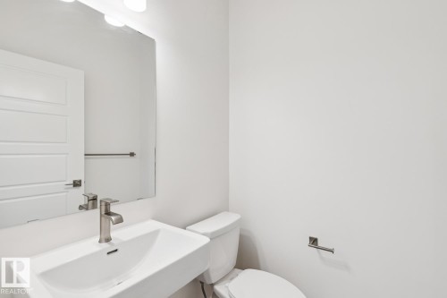 8624 183 Avenue, Edmonton, AB - Indoor Photo Showing Bathroom