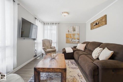 17923 77 Avenue, Edmonton, AB - Indoor Photo Showing Living Room