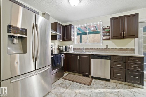 17923 77 Avenue, Edmonton, AB - Indoor Photo Showing Kitchen