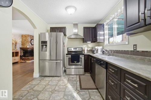 17923 77 Avenue, Edmonton, AB - Indoor Photo Showing Kitchen