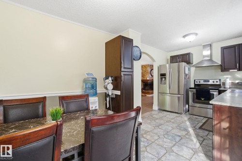 17923 77 Avenue, Edmonton, AB - Indoor Photo Showing Kitchen