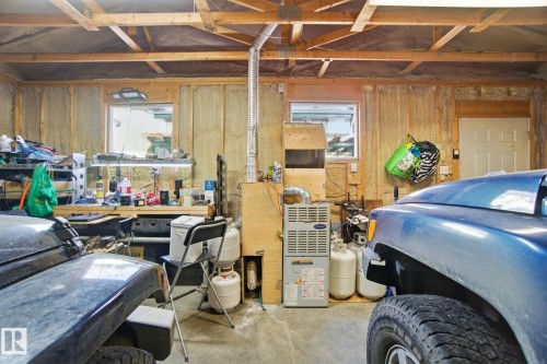 17923 77 Avenue, Edmonton, AB - Indoor Photo Showing Garage