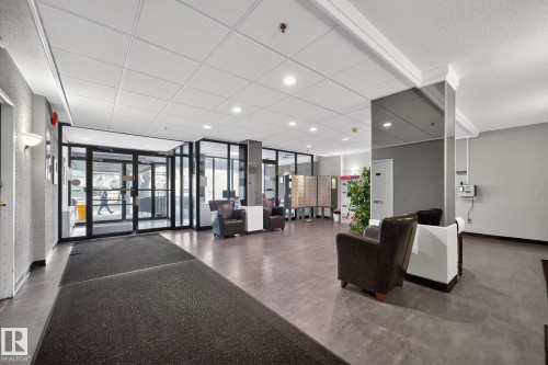Common area with expansive windows - 207 11007 83 Avenue, Edmonton, AB - Indoor Photo Showing Other Room