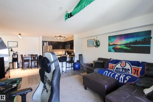 125 920 156 Street, Edmonton, AB - Indoor Photo Showing Living Room