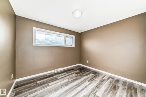 Unfurnished room featuring wood finished floors and baseboards - 8639 64 Avenue Nw, Edmonton, AB - Indoor Photo Showing Other Room