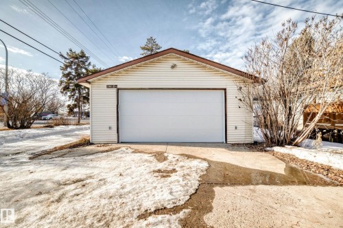 View of detached garage - 8639 64 Avenue Nw, Edmonton, AB - Outdoor