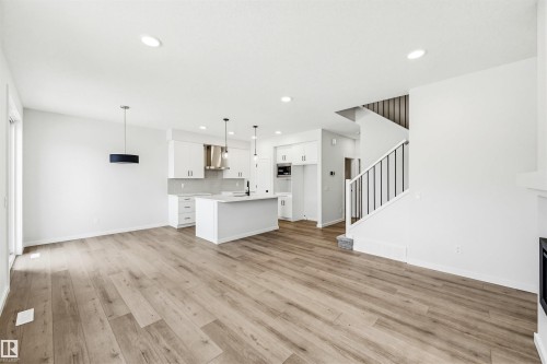 17351 3 Street, Edmonton, AB - Indoor Photo Showing Other Room
