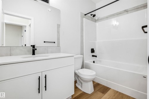 22812 82 Avenue, Edmonton, AB - Indoor Photo Showing Bathroom