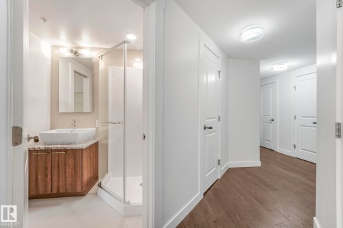 601 9720 106 Street, Edmonton, AB - Indoor