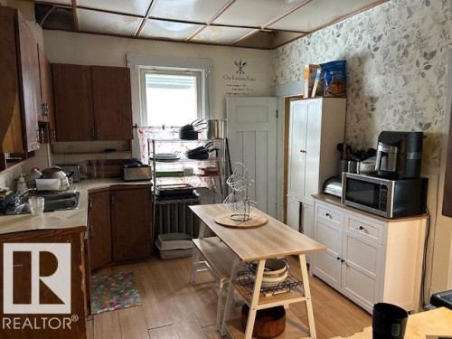 10848 93 Street, Edmonton, AB - Indoor