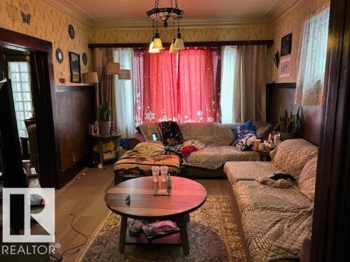 10848 93 Street, Edmonton, AB - Indoor Photo Showing Living Room